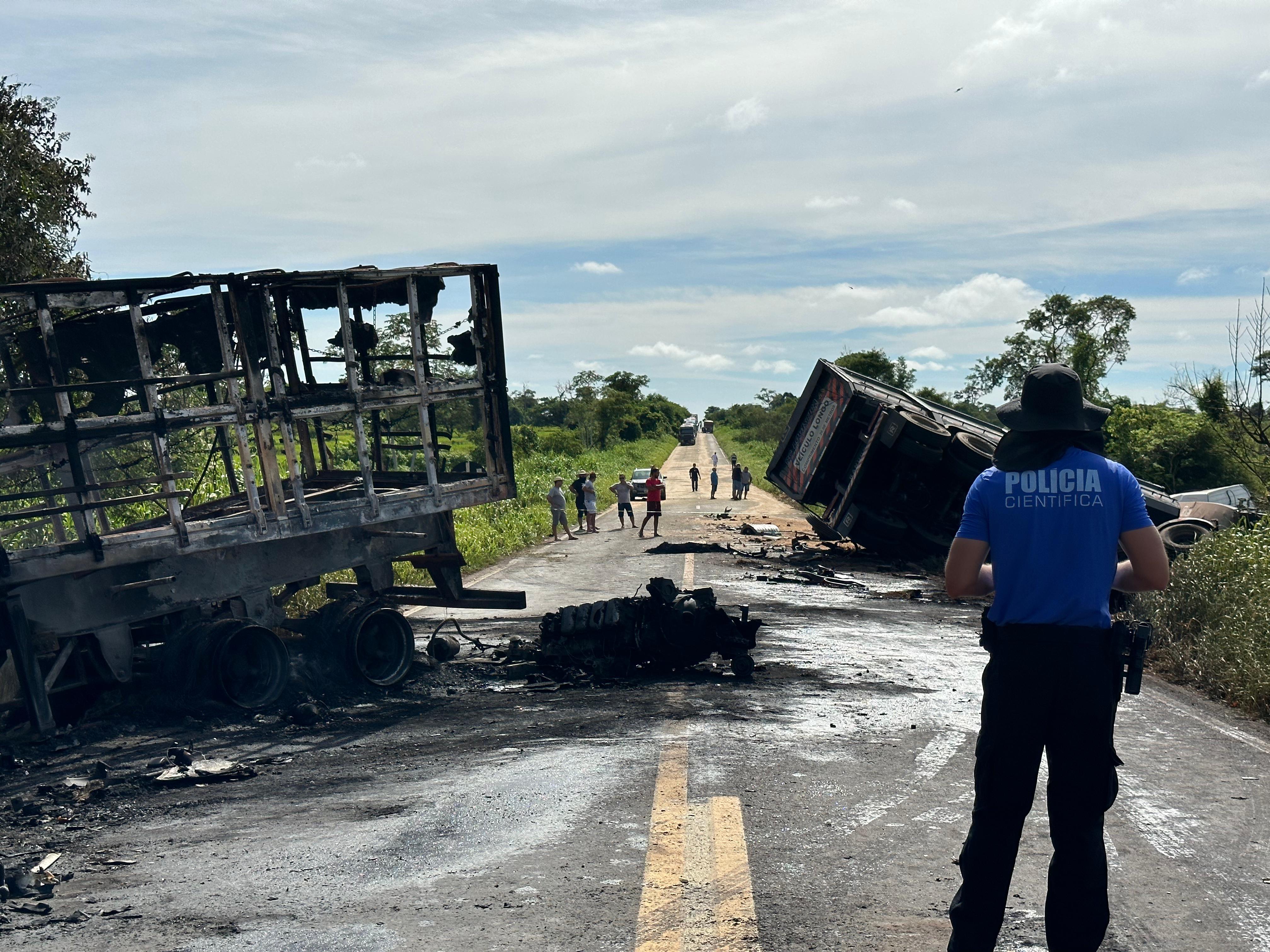 Perito Criminal no local do acidente - Foto: Jornal da Nova